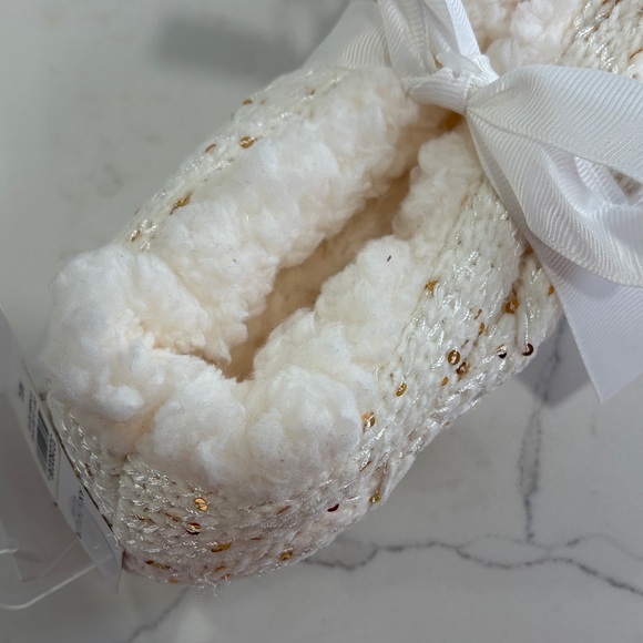 Ann Taylor Factory Cozy Ivory & Gold Slippers with White Pom-Pom Size M/L - Picture 8 of 9